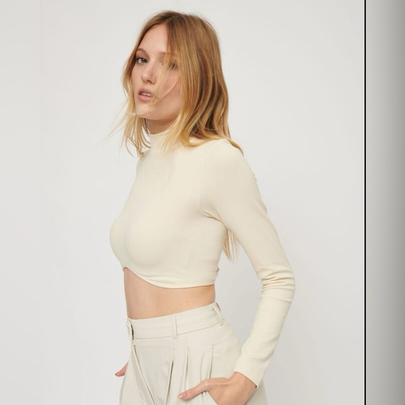 NWT - DYNAMITE - Seamless Underbust Crop Top - Cream/Birch (size small) - Picture 2 of 9